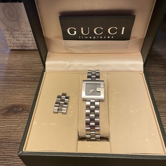 Gucci Stainless Steel G Bezel Women's Watch - Picture 1 of 6